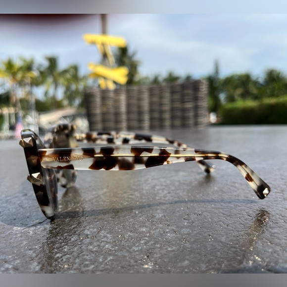 Authentic VALENTINO Rockstud Sunglasses women’s *like new* with original box - Picture 7 of 8